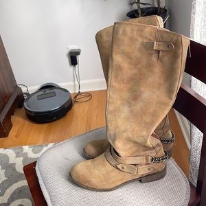 Gently used madden girl boots
